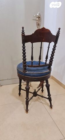 כסא אוסטרי עתיק חתום