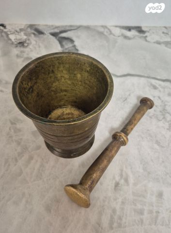 מכתש ועלי נחושת