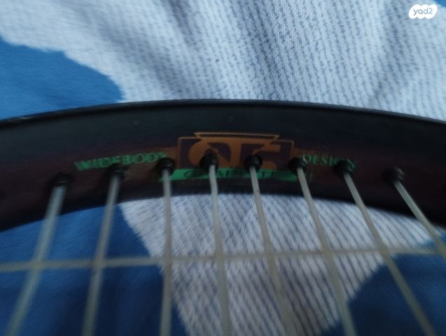 מחבט טניס איכותי 2 גידים חסרים
