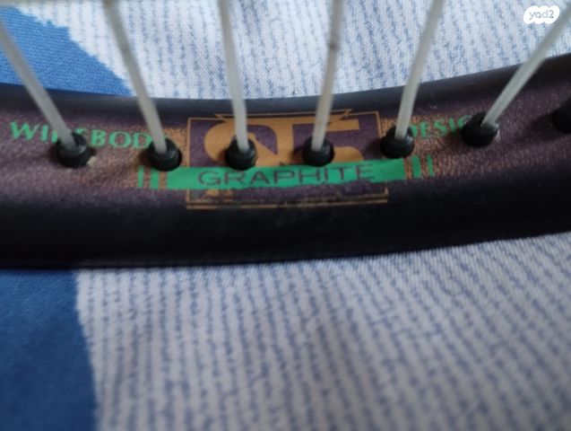 מחבט טניס איכותי 2 גידים חסרים