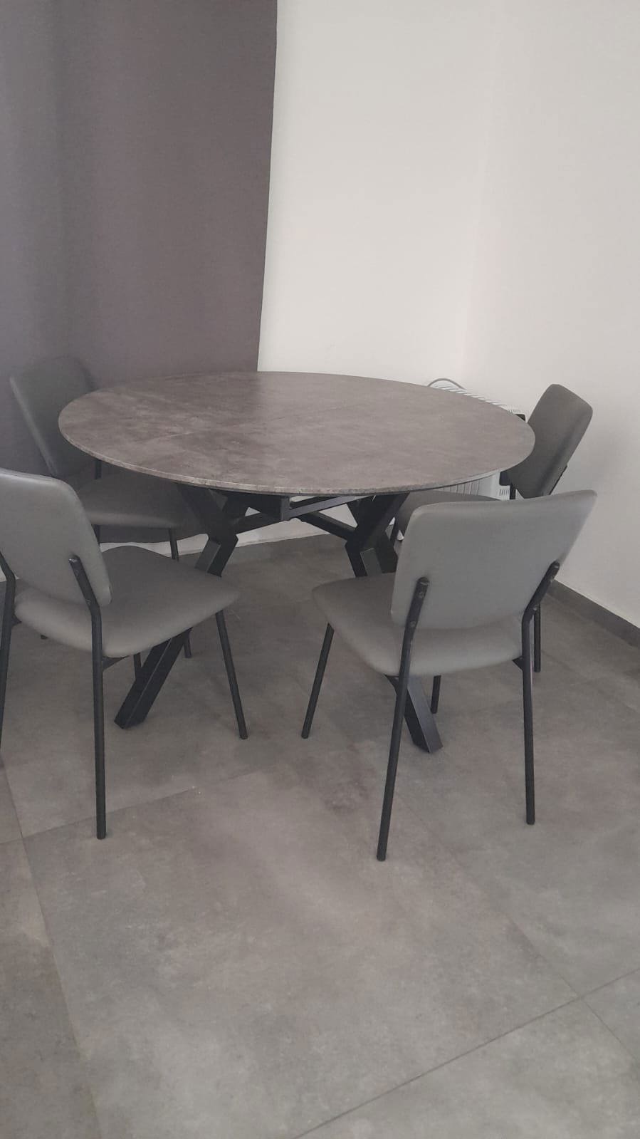 פינת אוכל נפתחת אובלית