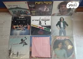 אוסף תקליטורים עם סרטים ושירים