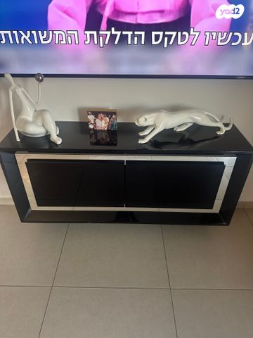 מזנון ושולחן