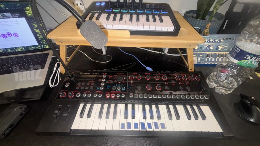 Roland JD - XI