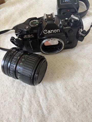מצלמת פילם Canon AE-1 Program
