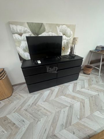 למכירה שידה