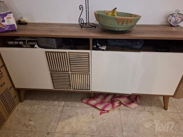 שידה חדשה כמעט