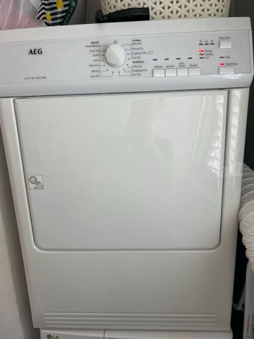 מייבש AEG