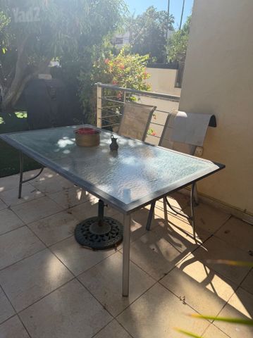 שולחן חוץ