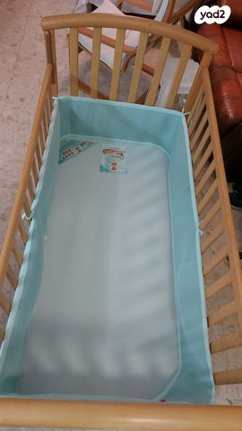 מיטת תינוק מעץ מלא טבעי
