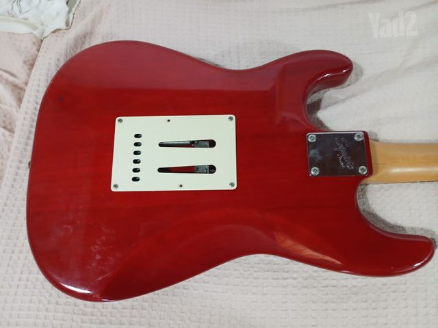 גיטרה חשמלית squire strat
