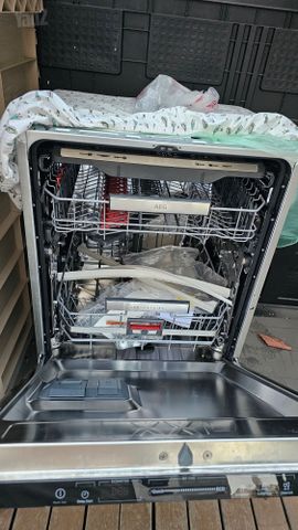 מדיח AEG עם COMFORTLIFT