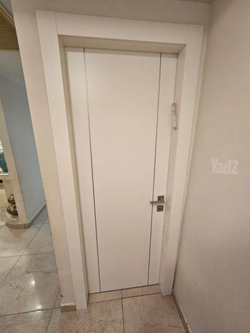 דלתות