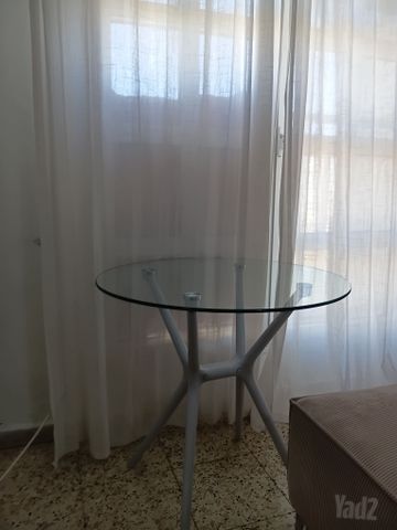 שולחן זכוכית