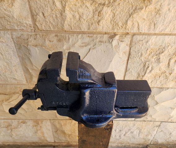 מלחציים גדולות
