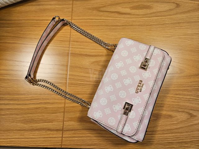 תיק Guess