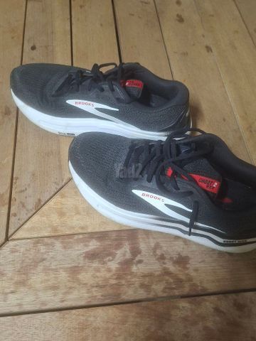 נעל ריצה brooks
