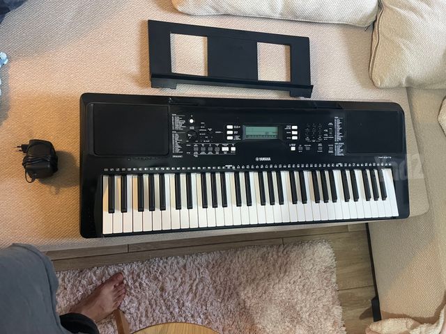 אורגנית Yamaha PSR-E373