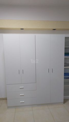 רהיטים למכירה