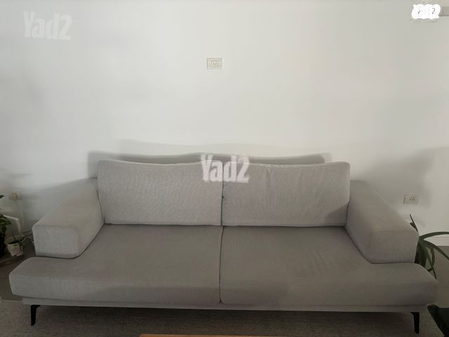 ספה תלת מושבית