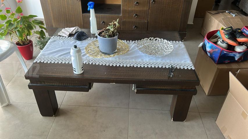 מזנון ושולחן