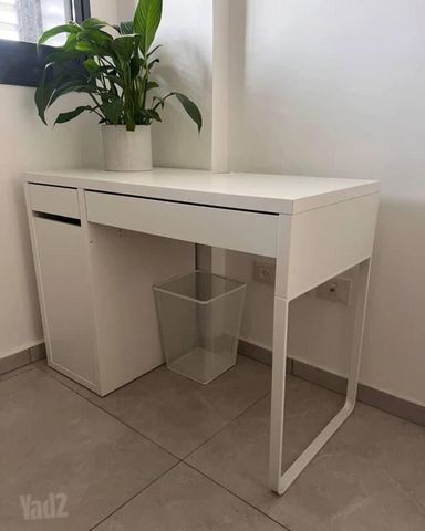 שולחן כתיבה IKEA MICKE
