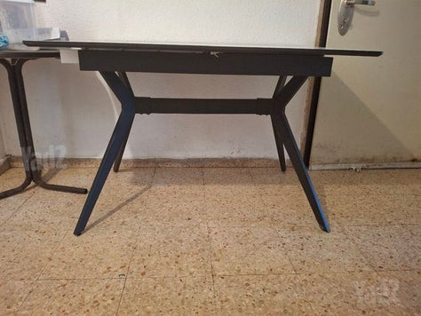 שולחן נפתח