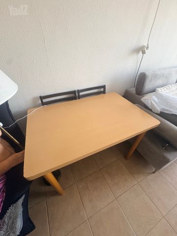 שולחן אוכל