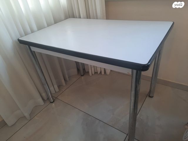 למכירה שולחן