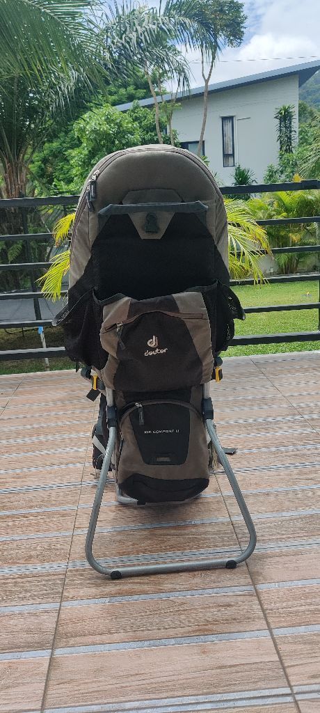מנשא טיולים Deuter