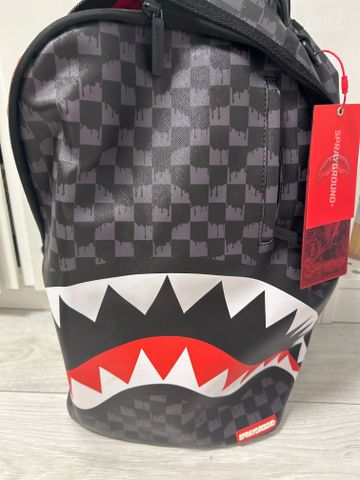תיק של SPRAYGROUND