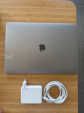 MacBook Pro 13" i7 16GB 512GB