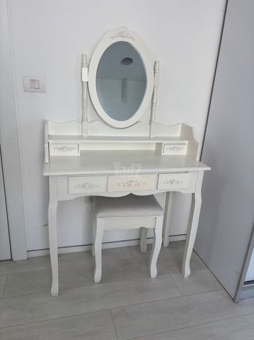 שולחן איפור