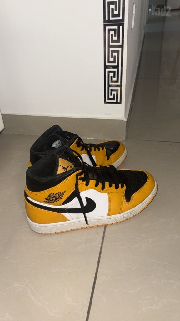 Air Jordan 1 Mid Taxi מידה 42