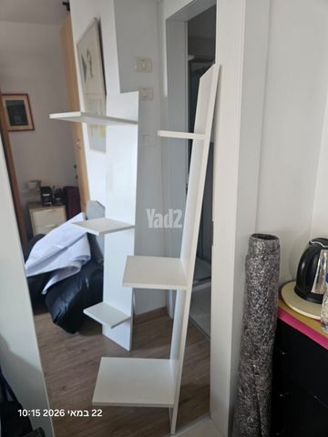 ארונית - ספריה