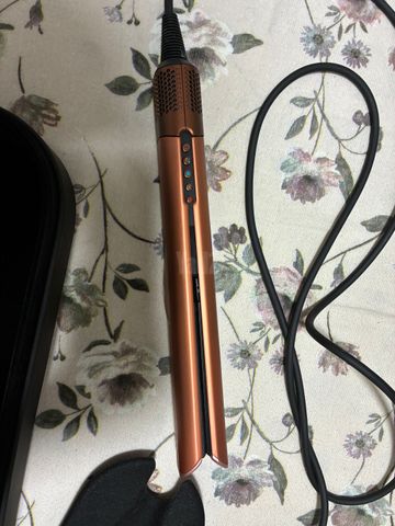 מחליק שיער דייסון Dyson