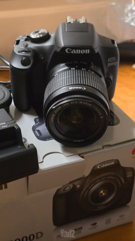 מצלמה Canon EOS 2000D DSLR