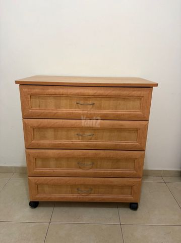 שידה צבע עץ