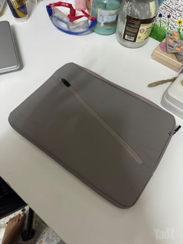 מוכרת MacBook Neo 13