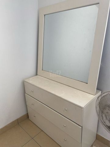 שידה ומראה