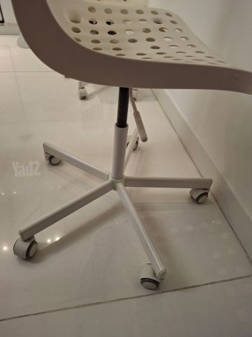 כיסא לשידה