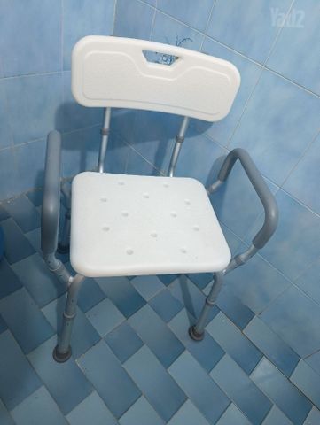 כיסא רחיצה וידית אחיזה