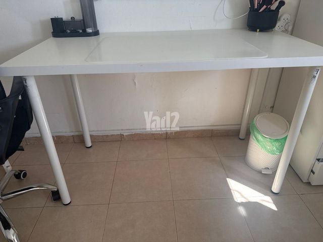 שולחן מעץ