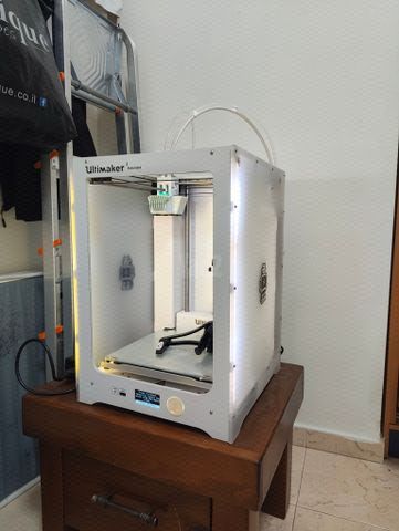 מדפסת ultimaker 3 extended