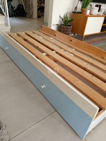 מיטה עץ מלא