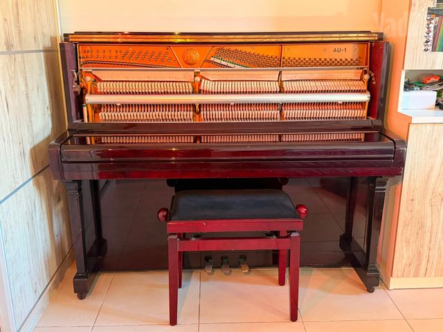 פסנתר Tokai AU-1
