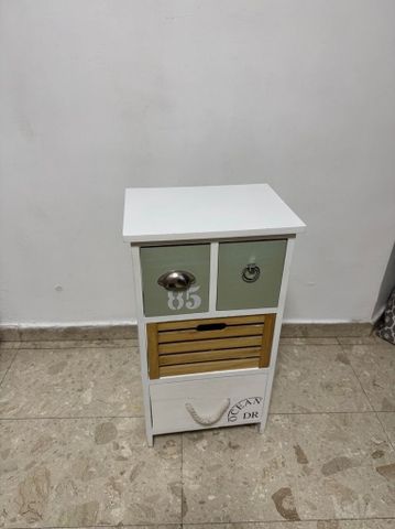 שידת מגירות מעץ