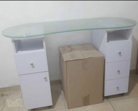 שולחן מניקור