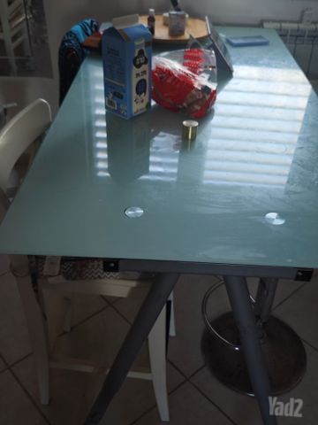 שולחן זכוכית