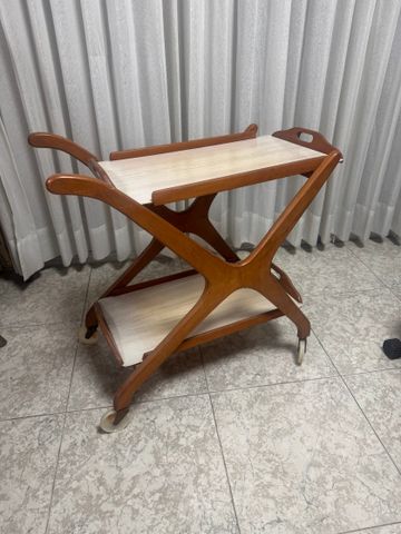 עגלת הגשה וינטג׳